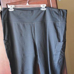 Torrid Active Capri with pockets